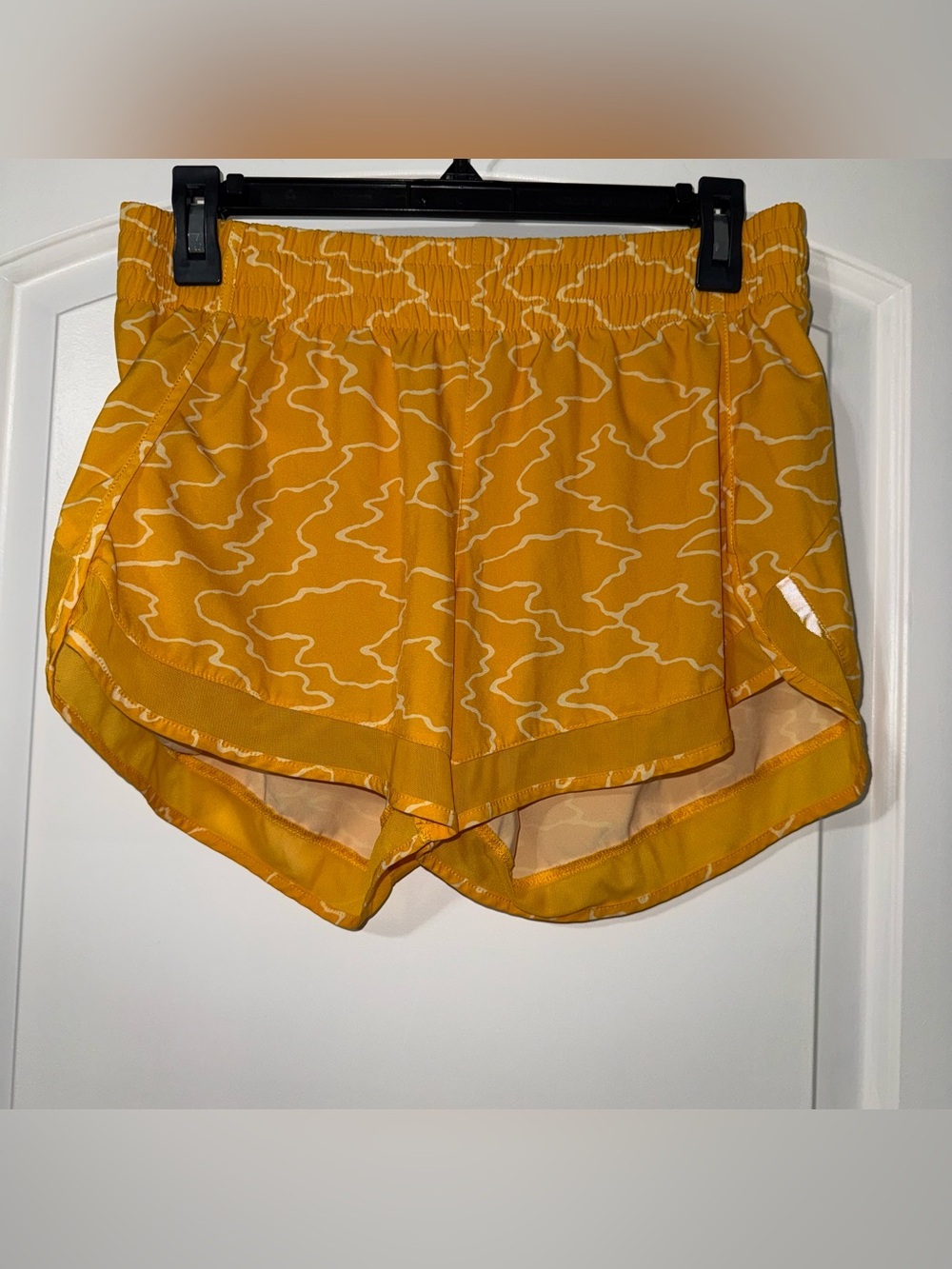 Athleta Printed Mesh Racer Run Short 4” Women’s Size Small Mustard